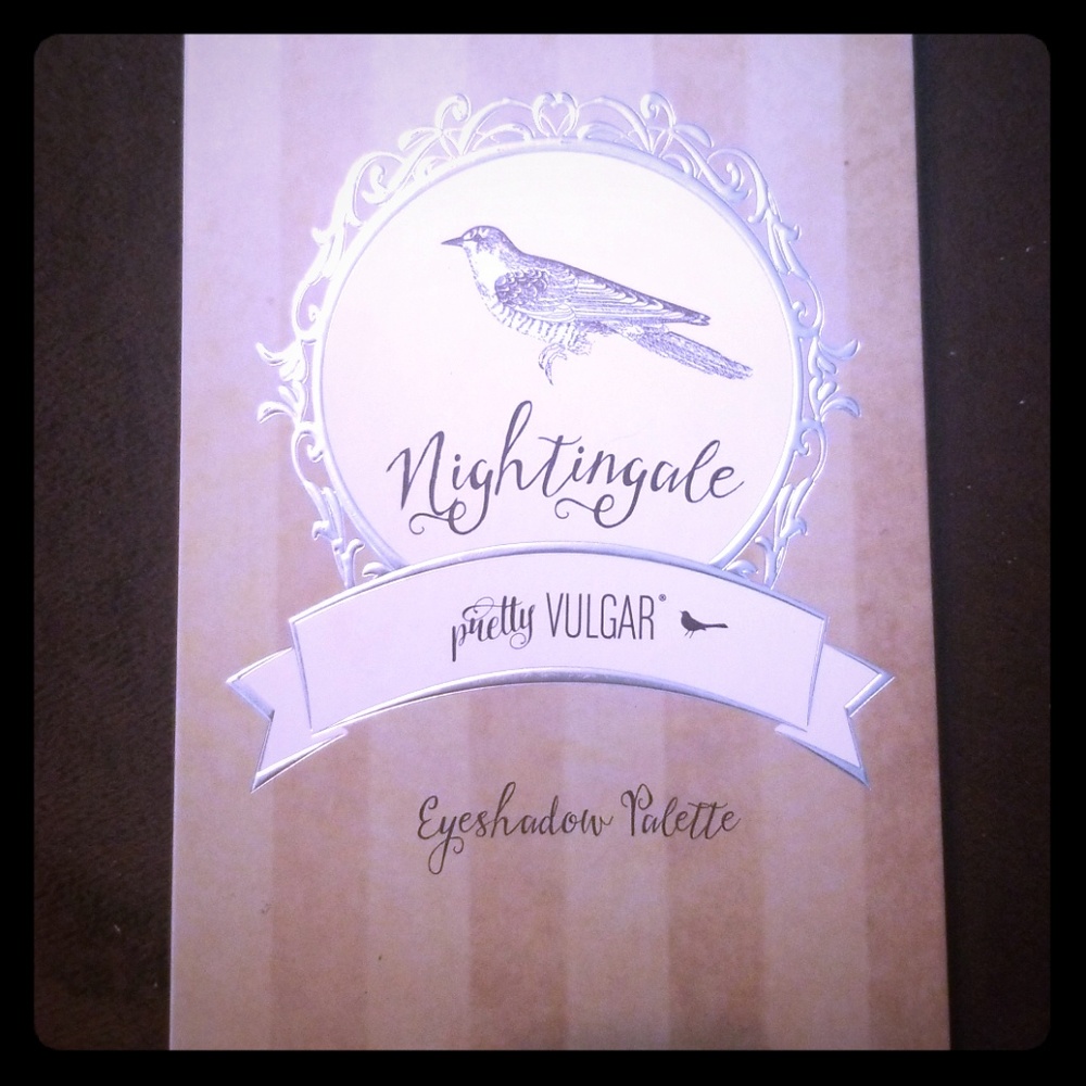 PRETTY VULGER NIGHTINGGALE EYESHAWDOW PALETTE